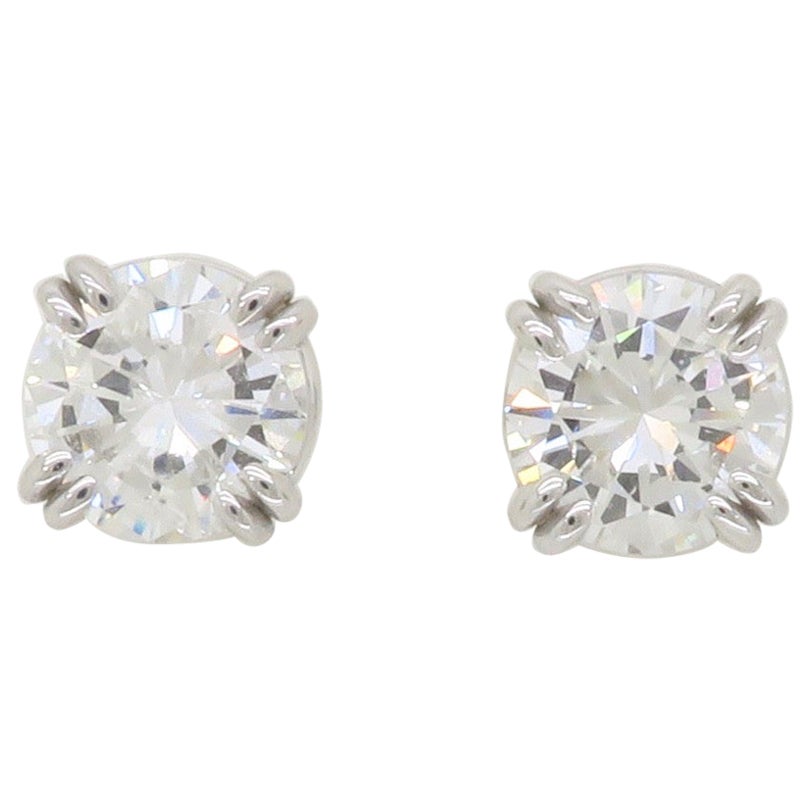 Orecchini con diamante a doppia punta in vendita