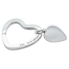Tiffany & Co. Porte-clés ou anneau en forme de coeur en argent sterling