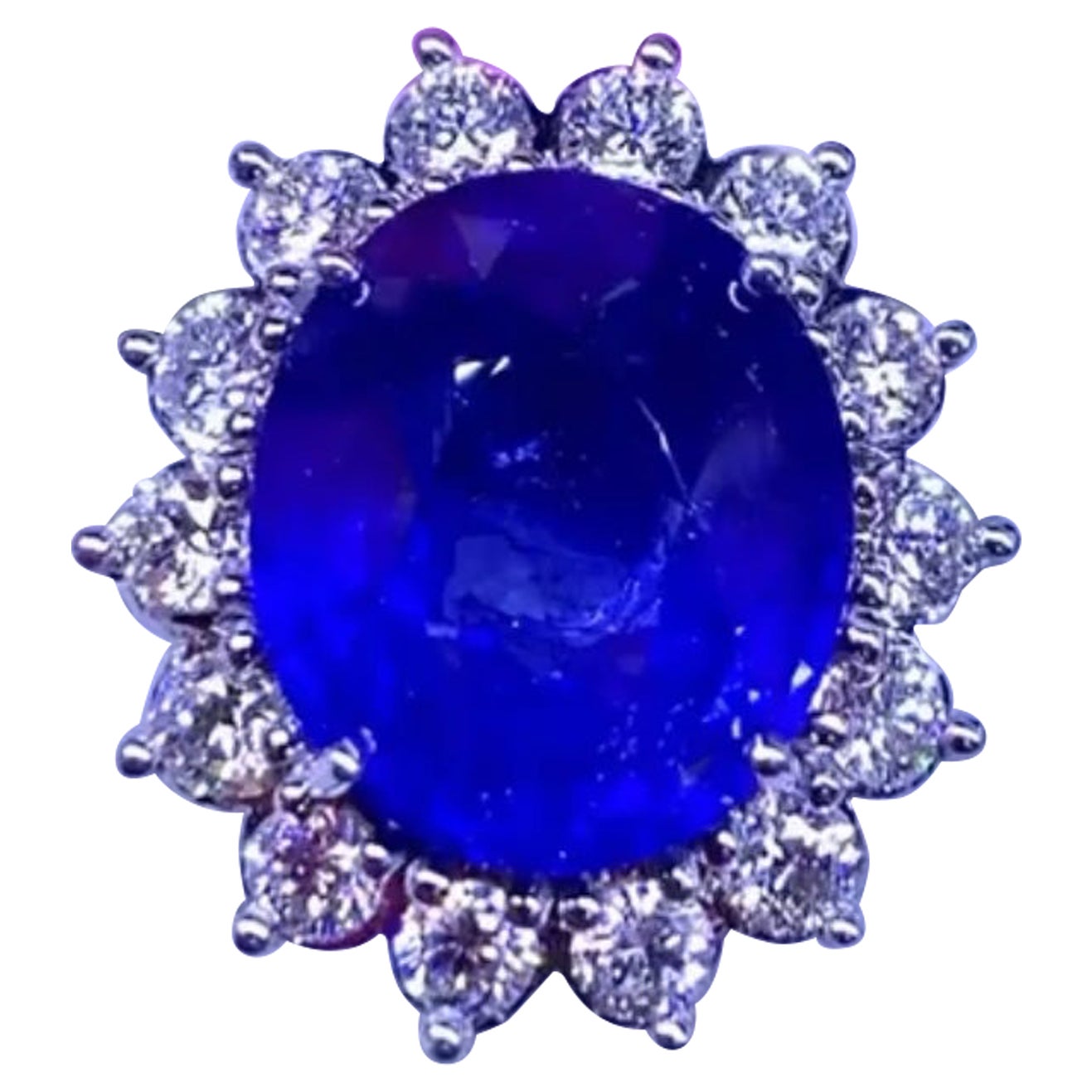 Amazing IGL certified 23, 64 Carats of Ceylon Sapphire and Diamonds on
