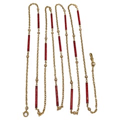 Collier victorien à longue chaîne en or 18 carats avec baril en émail rouge