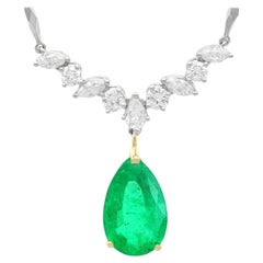 4.18 Carat Colombian Emerald and Diamond Yellow Gold and Platinum Necklace
