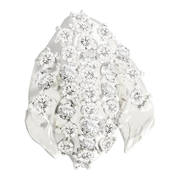Broche en or blanc Contemporary Peony Petal Floral Brooch with Thirty Diamonds (Pétales de pivoine contemporains avec trente diamants)