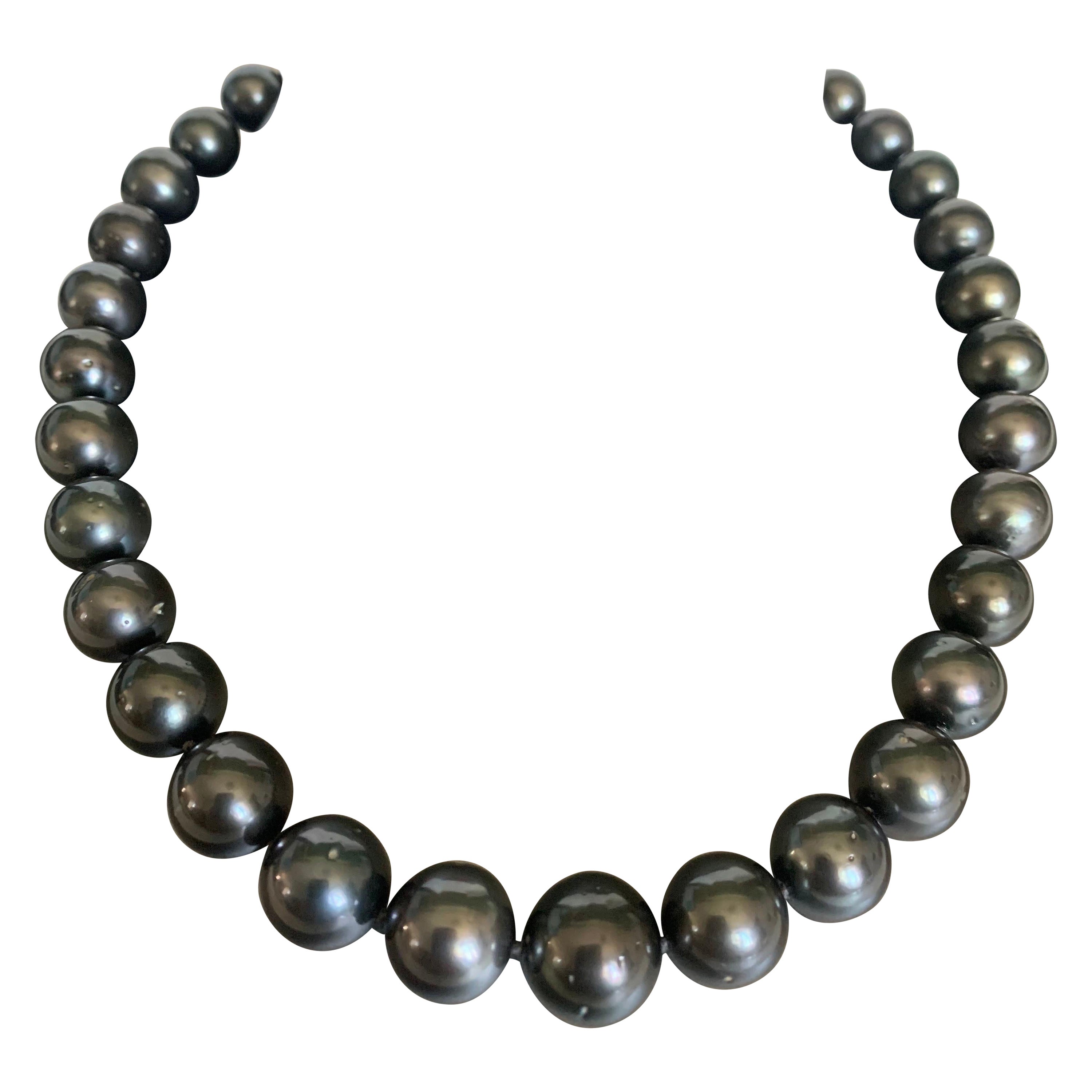 Dark Tahitian Pearl Strand Necklace with Yellow Gold Clasp For Sale