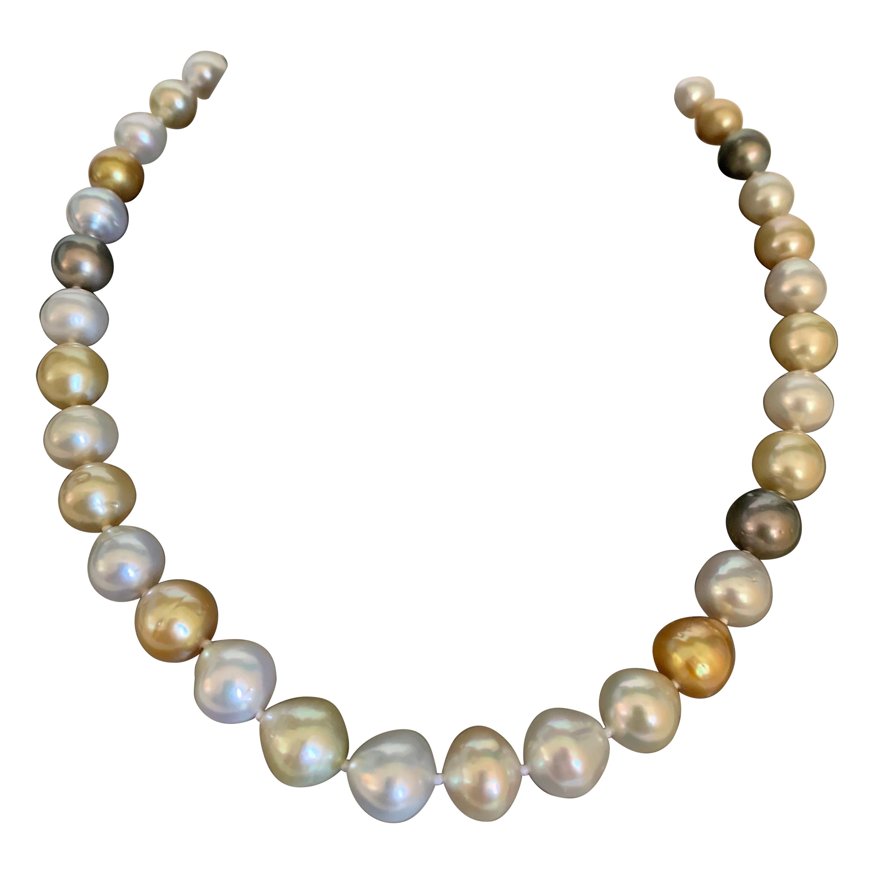 Mehrfarbige Südsee- und Tahiti-Perlenkette mit Gelbgold-Diamantverschluss im Angebot