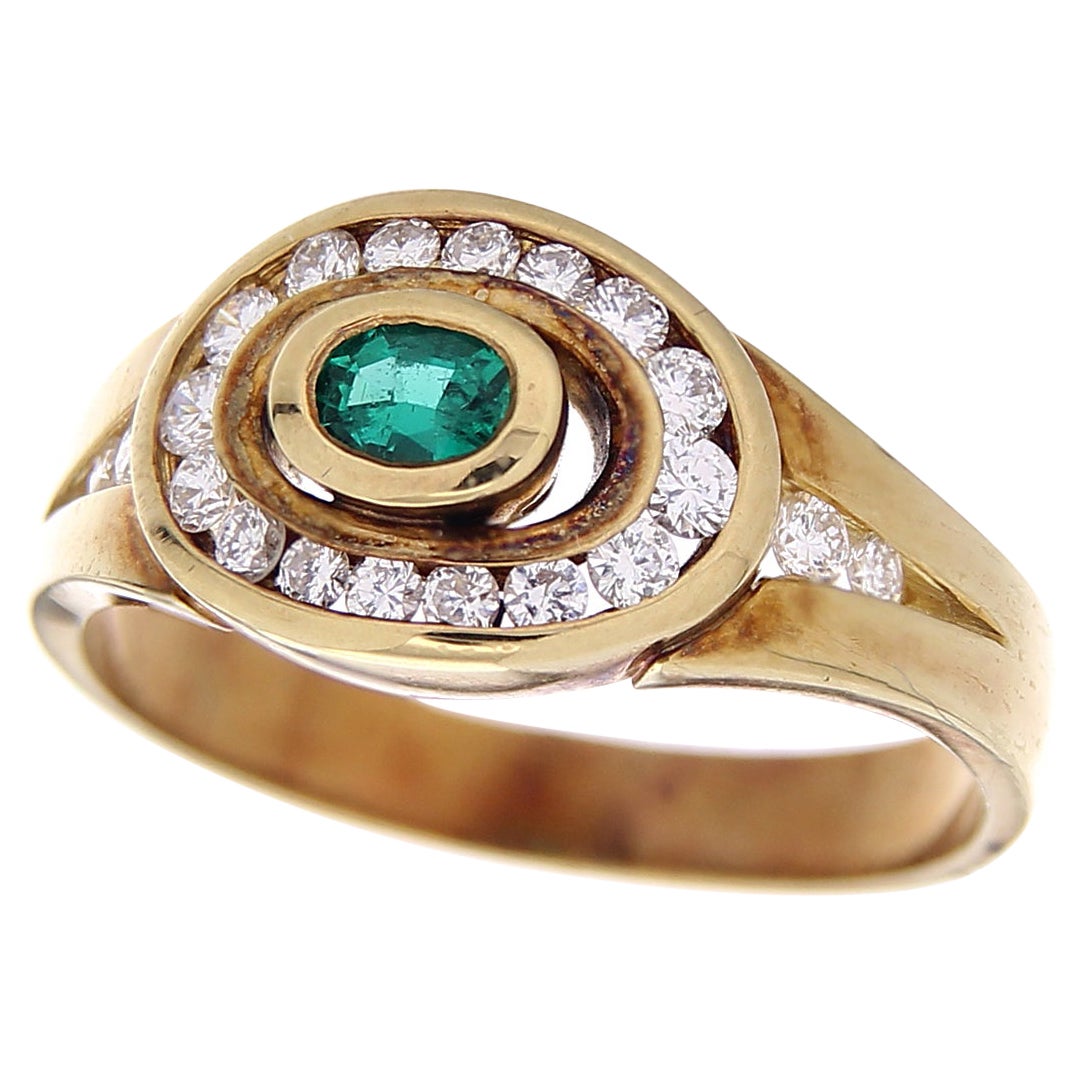 18 Karat Yellow Gold Vintage Ring 0.41 Ct White Diamonds & Green Oval Emerald For Sale
