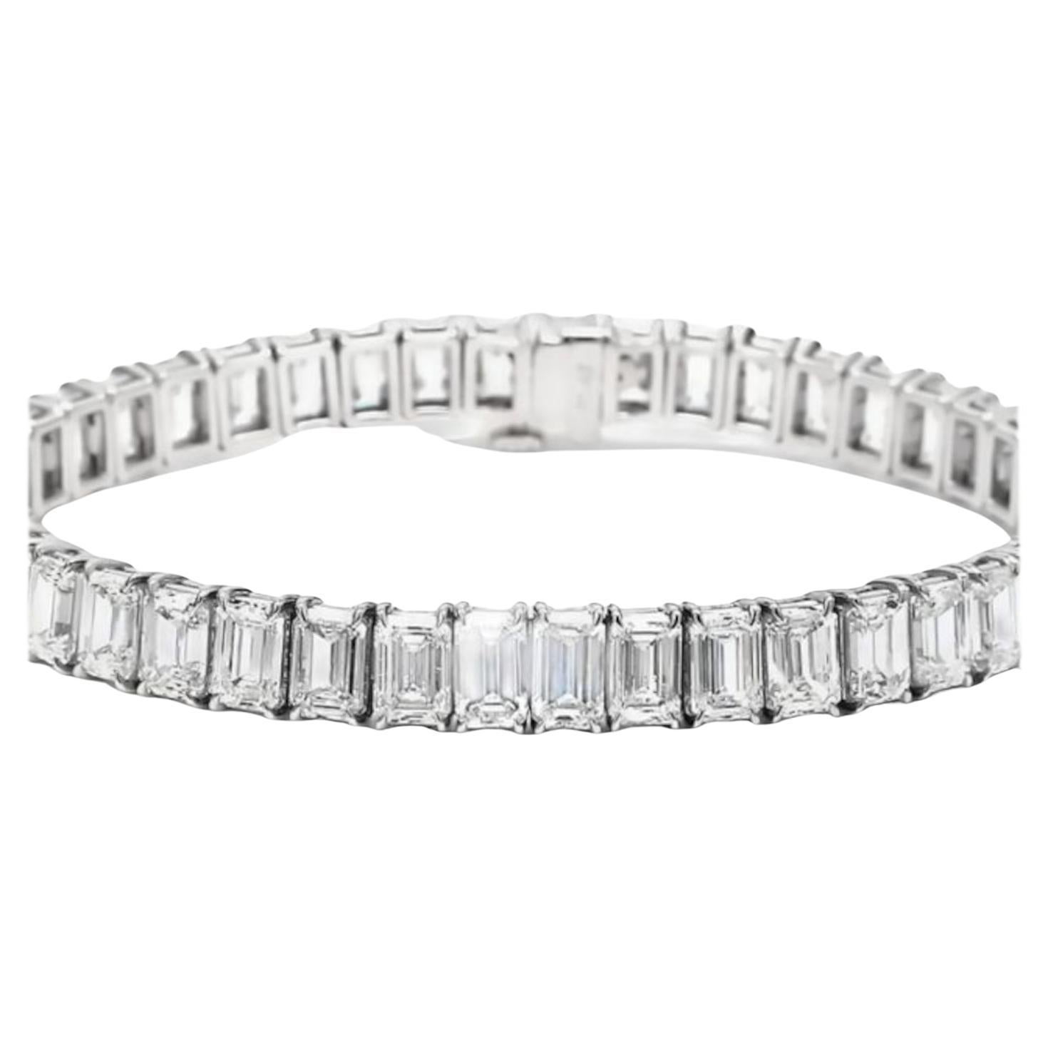 Bracelet en diamants taille émeraude de 28 carats certifiés GIA, 40 certificats en vente