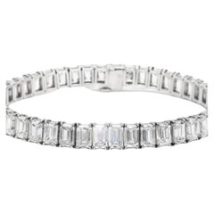 GIA-zertifiziertes 28 Karat Diamantarmband mit Smaragdschliff 40 GIA-Zertifikate