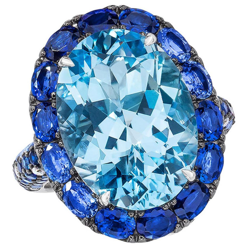 18 Karat Weißgold Ring 13,46 Karat Blautopas, 3,51 Karat. Blaue Saphire, 0,14 Karat Diamant