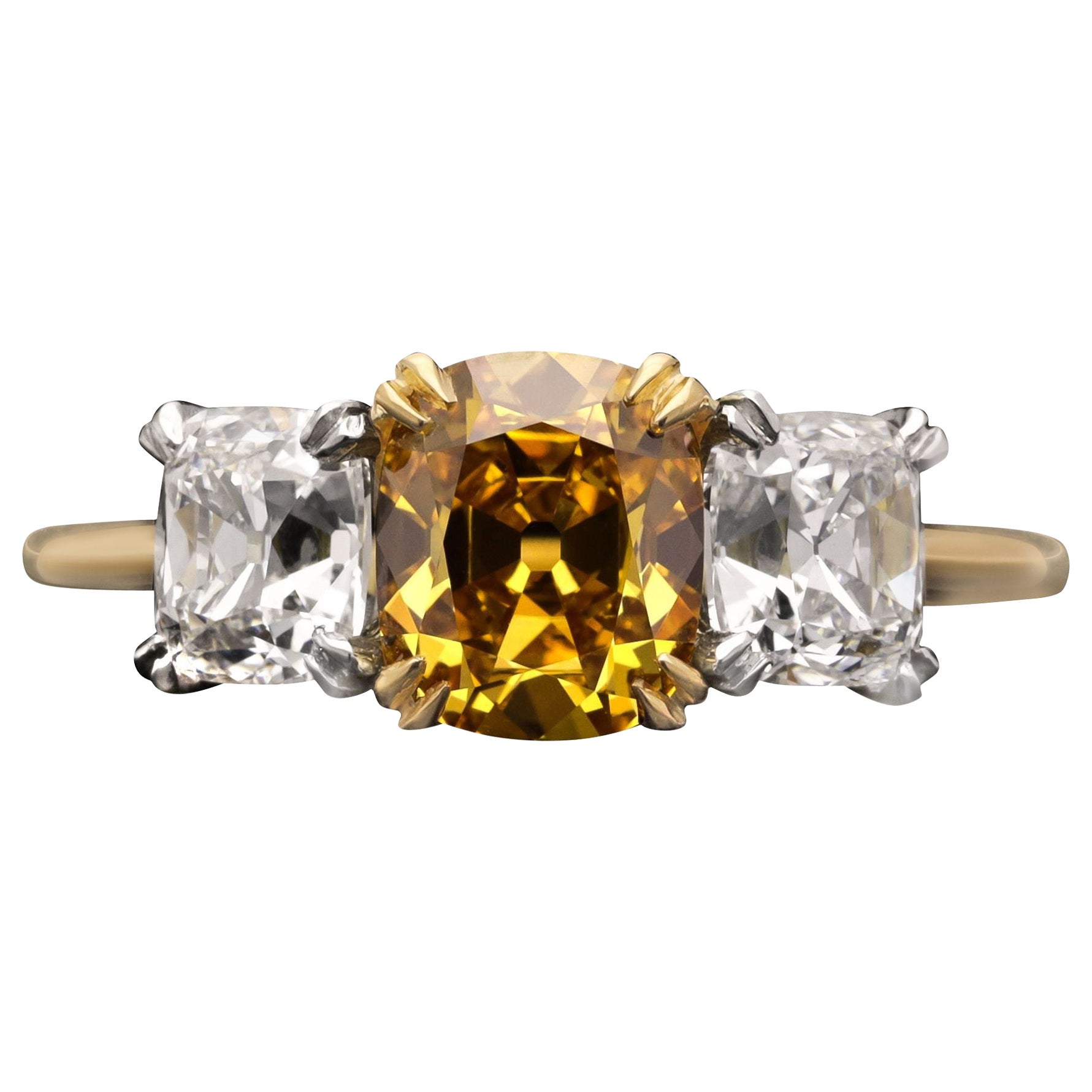 Hancocks - Bague de 1,42 carat de diamant jaune orangé foncé avec épaulements en diamant en vente