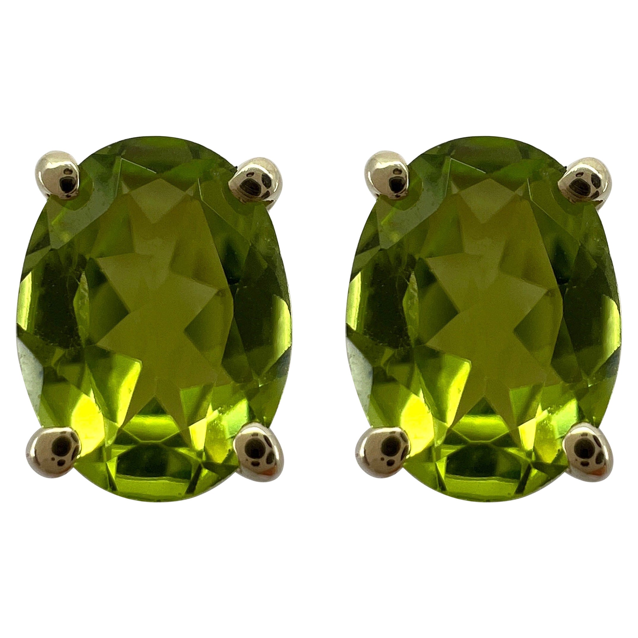 Natural Vivid Green Peridot 2.50 Carat Yellow Gold 9k Oval Cut Earring Studs For Sale