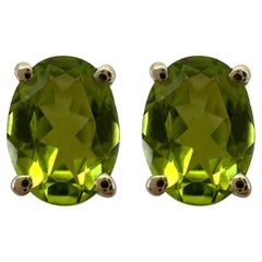 Clous d'oreilles en or jaune 9 carats avec péridot vert vif naturel de 2,50 carats
