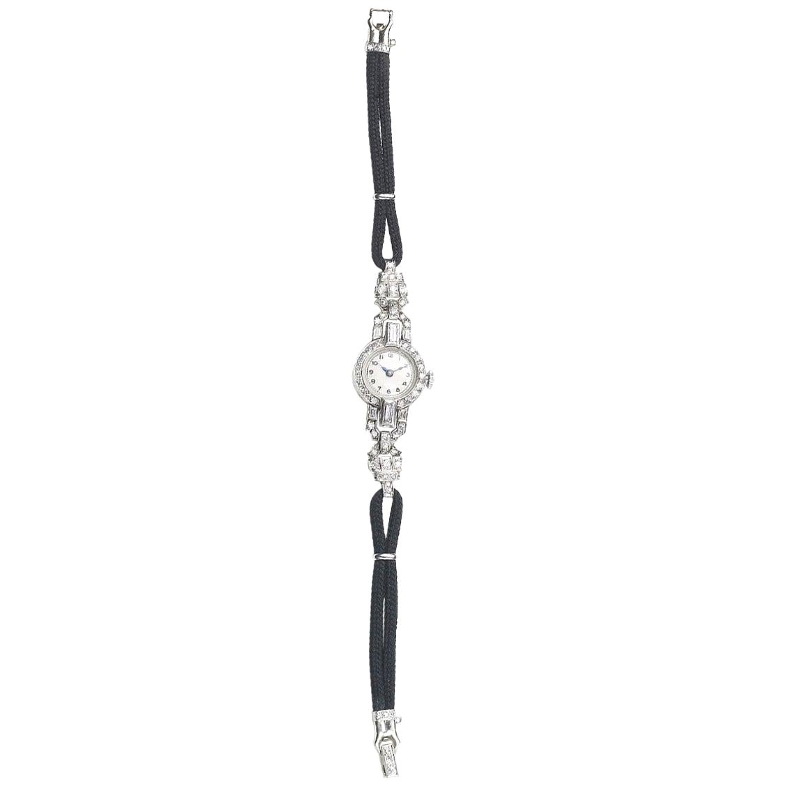 Handgefertigte Art-Déco-Cocktail-Armbanduhr aus Platin mit Diamanten, um 1930 im Angebot