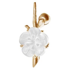 Broche Contemporáneo Sakura de Oro Amarillo del Artista con Cuarzo