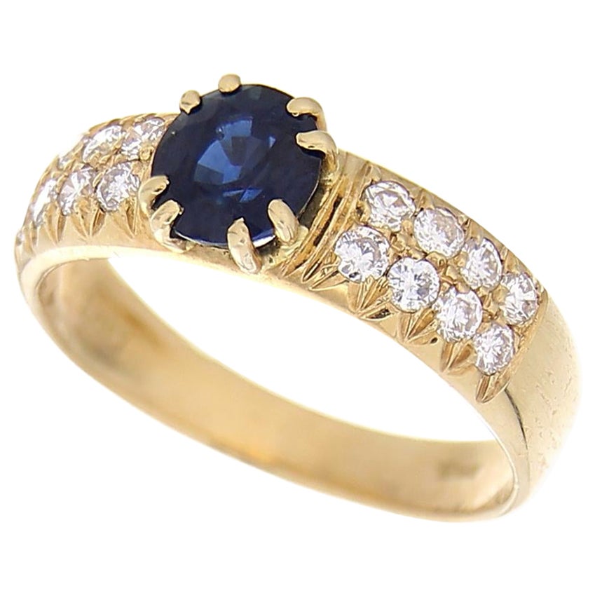18 Karat Yellow Gold Vintage Ring Blue Sapphires & White Diamonds For Sale