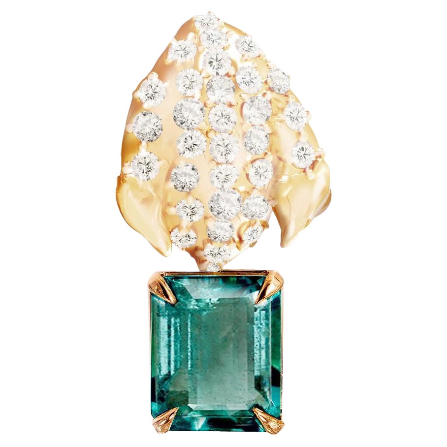 Broche Floral Contemporáneo de Oro Amarillo con Diamantes y Esmeralda en venta