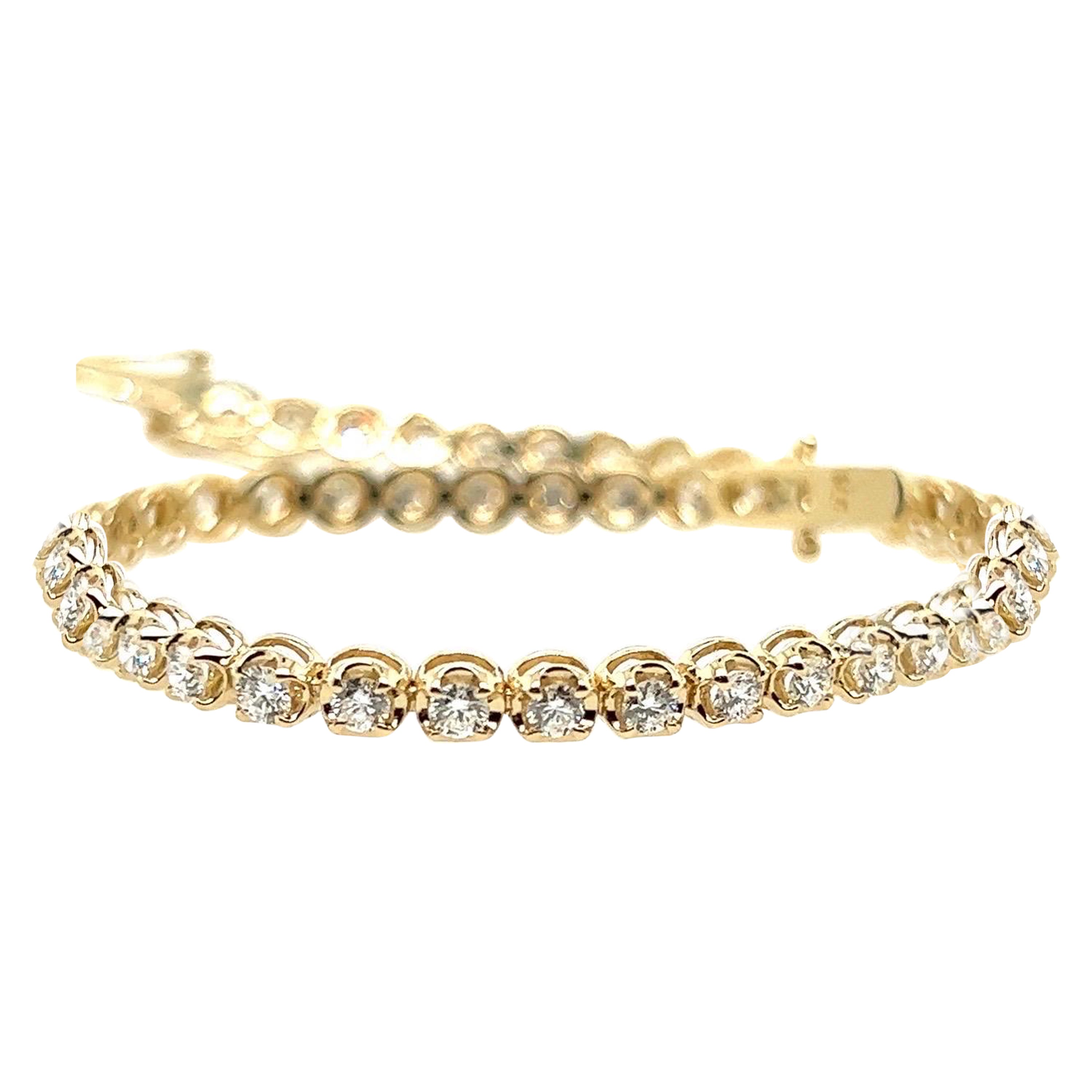 Modern Gold 2.60 Carat Natural Round Brilliant Colorless Diamond Tennis Bracelet For Sale