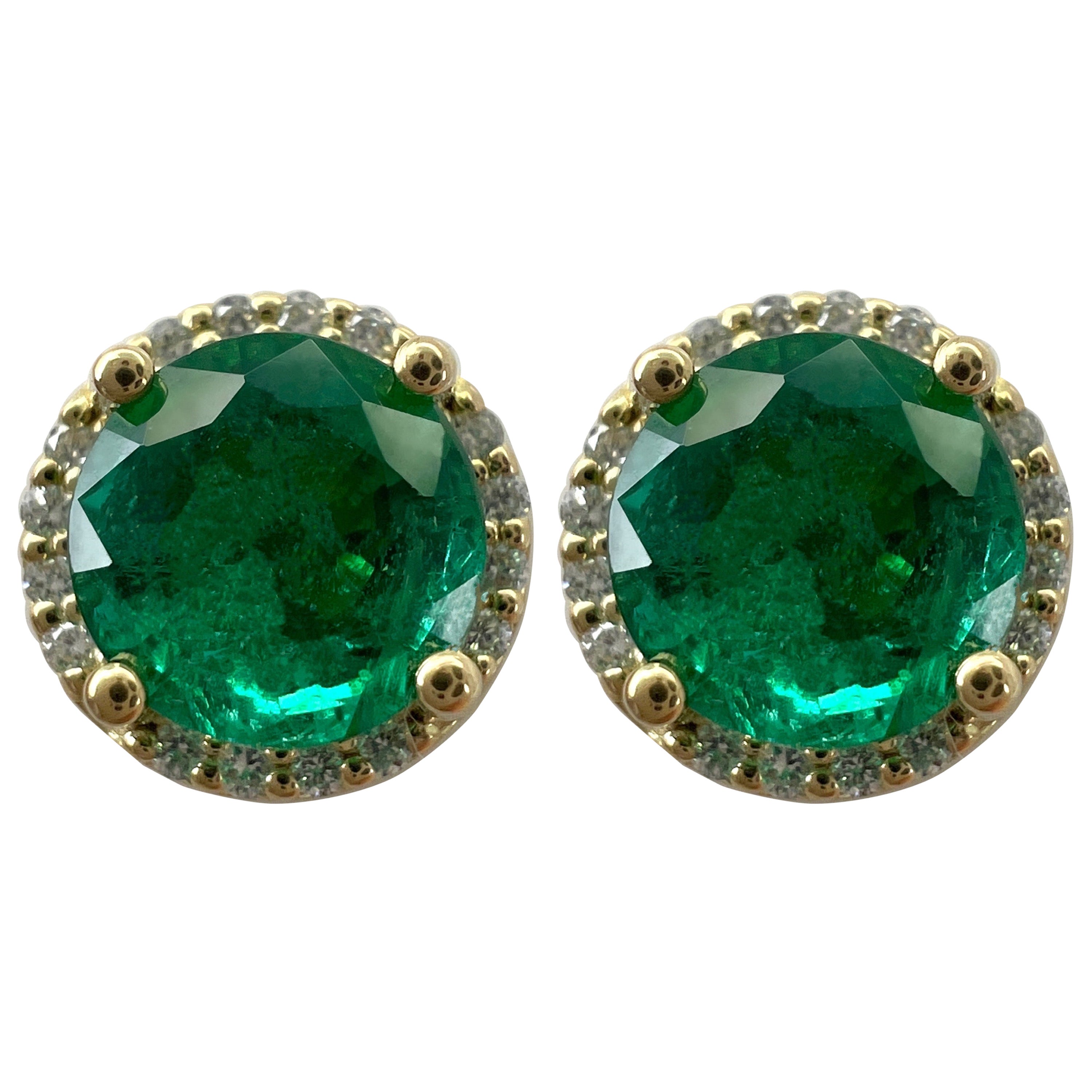 1.59 Ct Vivid Green Emerald Diamond Round Cut 18k Yellow Gold Halo Earring Studs For Sale