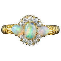 Antiker viktorianischer Opal-Diamant-Cluster-Ring aus dem Jahr 1886