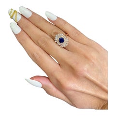 Bague en or rose 18 carats de style Art déco avec saphirs bleus ronds, diamants baguettes et halo