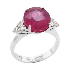 Rubelita redonda Turmalina rosa Diamante Tres piedras Anillo de oro blanco de 18 quilates