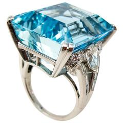 Elegant Vibrant Gem Color 32.50 Carats Aquamarine Diamond Platinum Ring