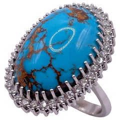 Bague en or blanc et diamants avec turquoise naturelle.