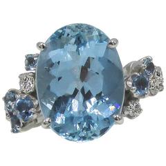 Elegant 9.65 Carat Oval Aquamarine Diamond Gold Ring 5