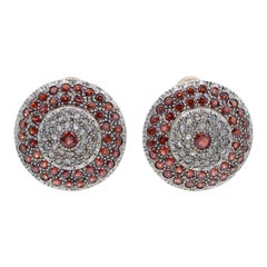 Pendientes de granates, diamantes, oro rosa y plata