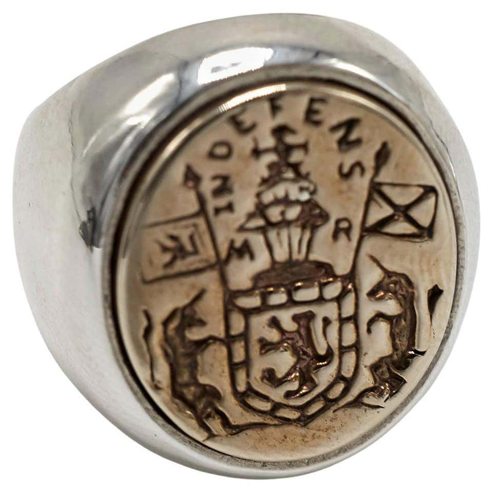 Vintage Gold Signet Ring with Engraved Crest Design at 1stDibs