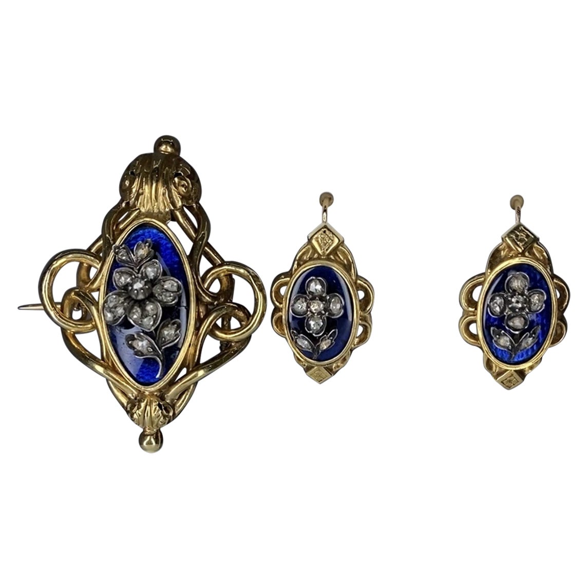  Boucles d'oreilles et broche en or 18 carats, émail et diamants, Napoléon III