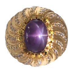 Bague en or rose 18 carats avec saphir étoilé violet en cabochon ovale et diamants
