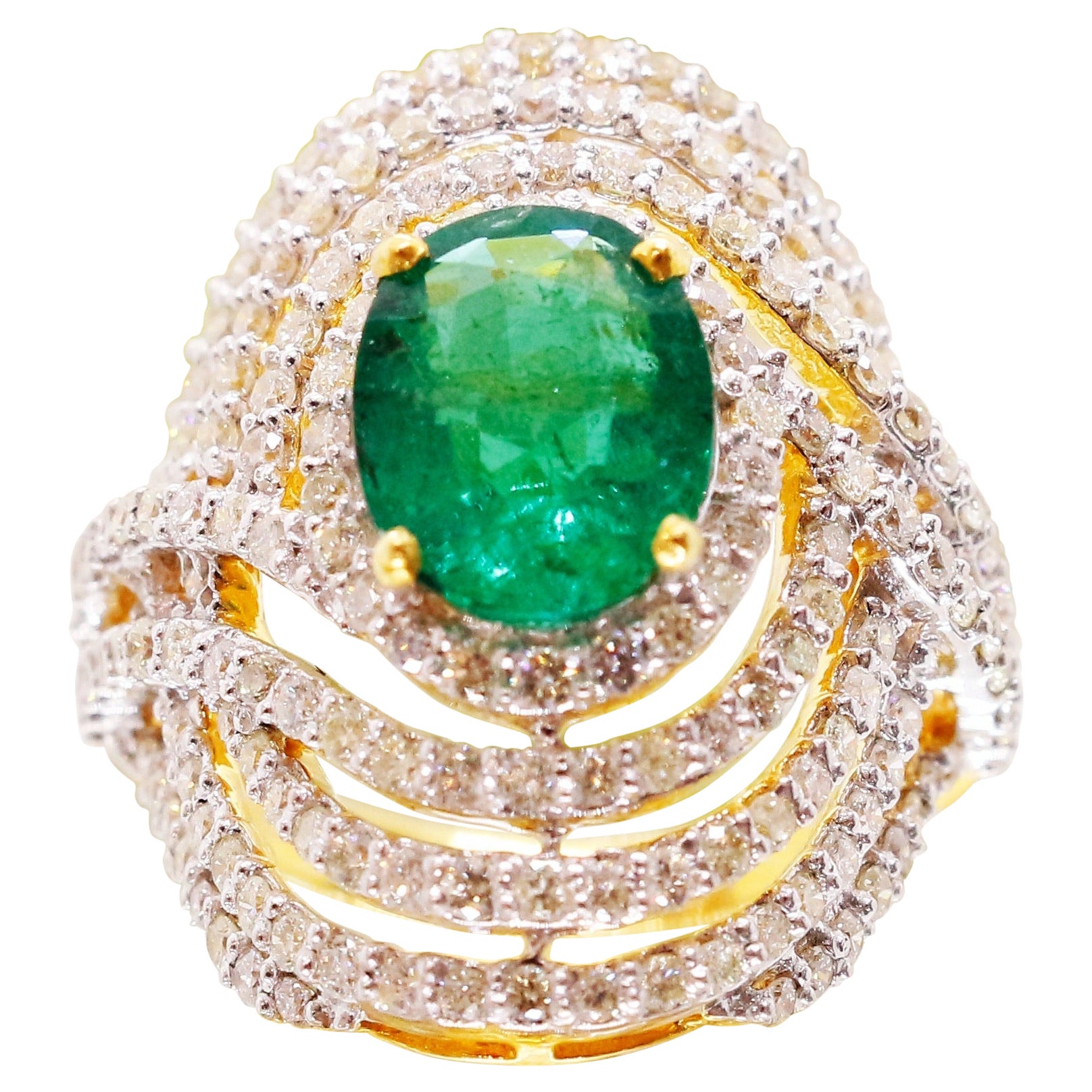 Emerald Diamond cocktail ring in 18kt Gold For Sale