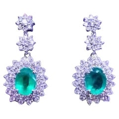 Exceptionnelles boucles d'oreilles en émeraudes et diamants de 8, 53 carats 