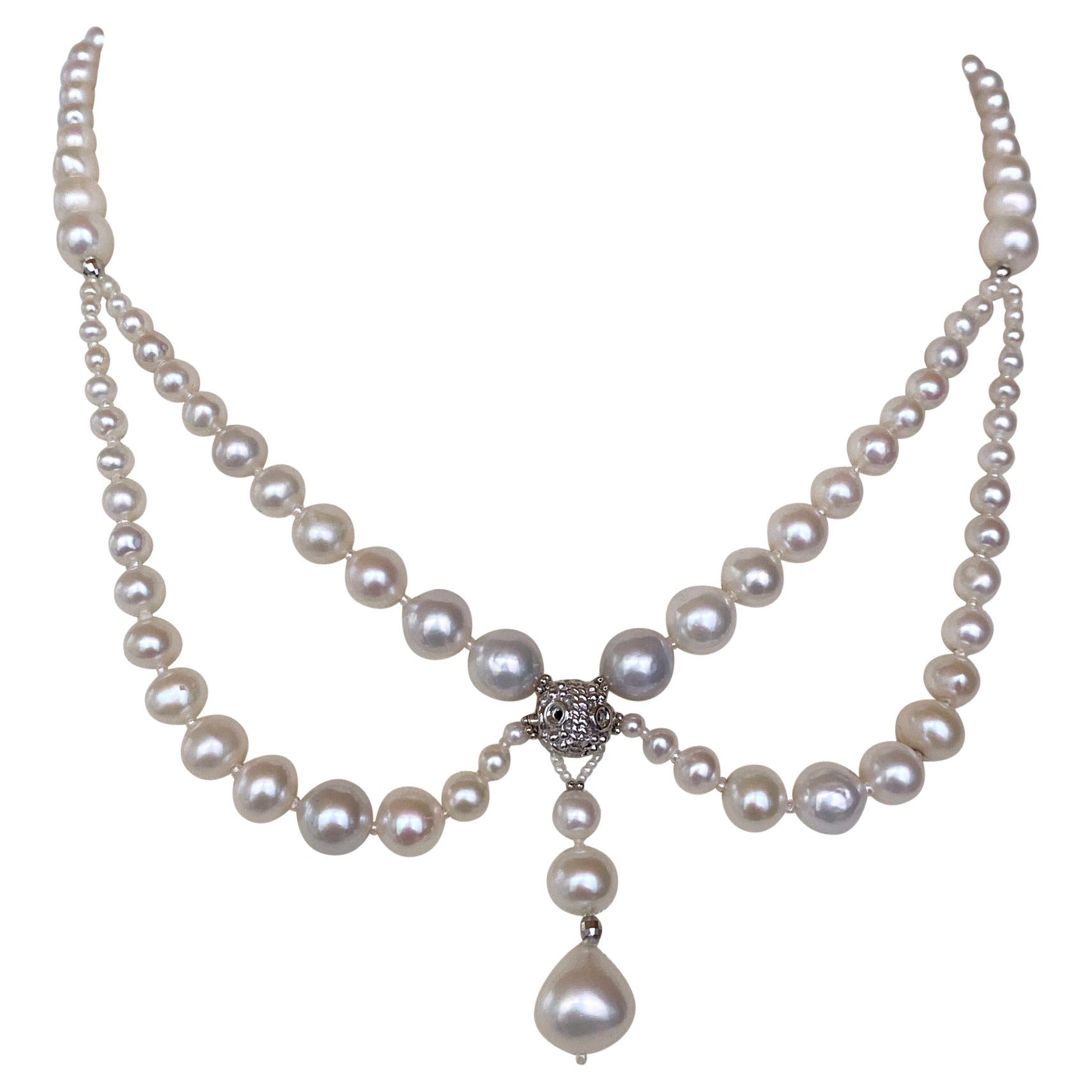 Marina J., viktorianisch inspirierte, drapierte Perlen- und Rhodium-Halskette