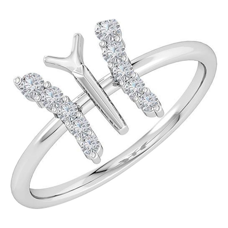 Gleamire 14k Gold Natural Diamond VS Designer White Butterfly Delicate Ring For Sale