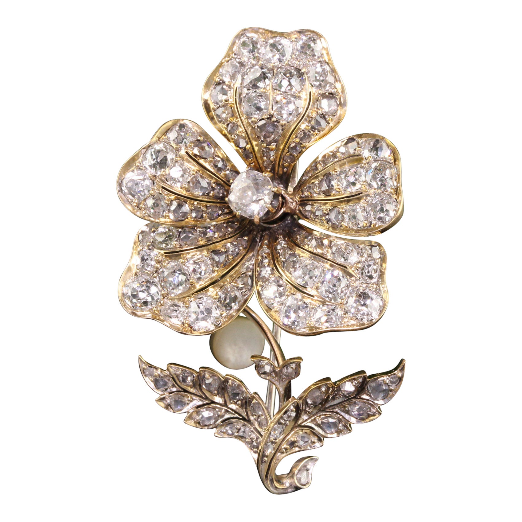 Épingle victorienne ancienne en forme de fleur en or jaune 18 carats avec diamants de type « Old Mine »