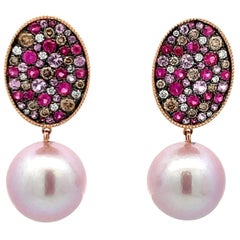 Boucles d'oreilles en goutte en perles d'eau douce avec saphir rose et diamants de 3,05 carats 14-15 mm 18 KT