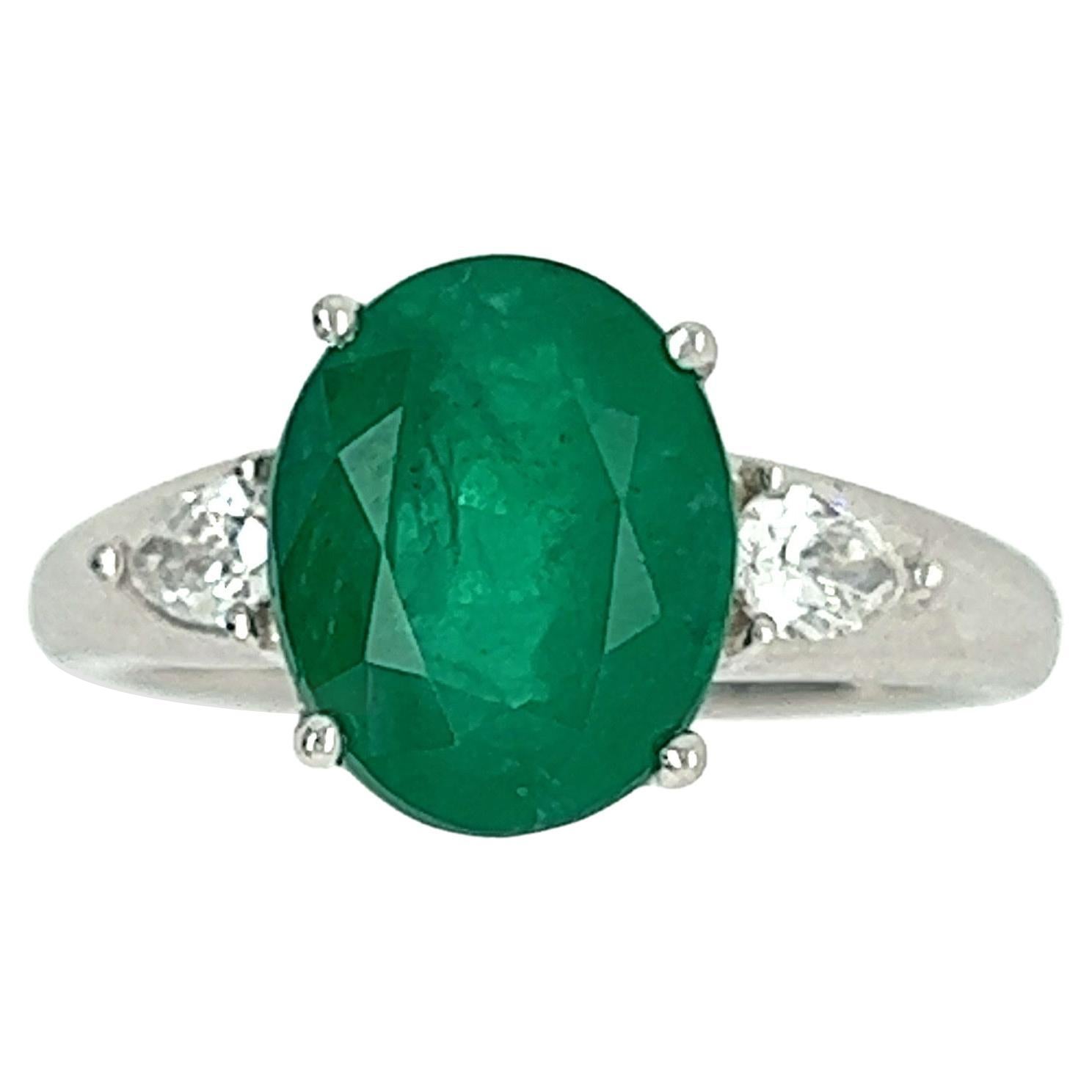 Engagement Ring Emerald Diamonds White Gold 18 Karat