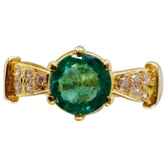 Atemberaubender Verlobungsring aus 18 Karat Gold mit natürlichem Smaragd und Diamant
