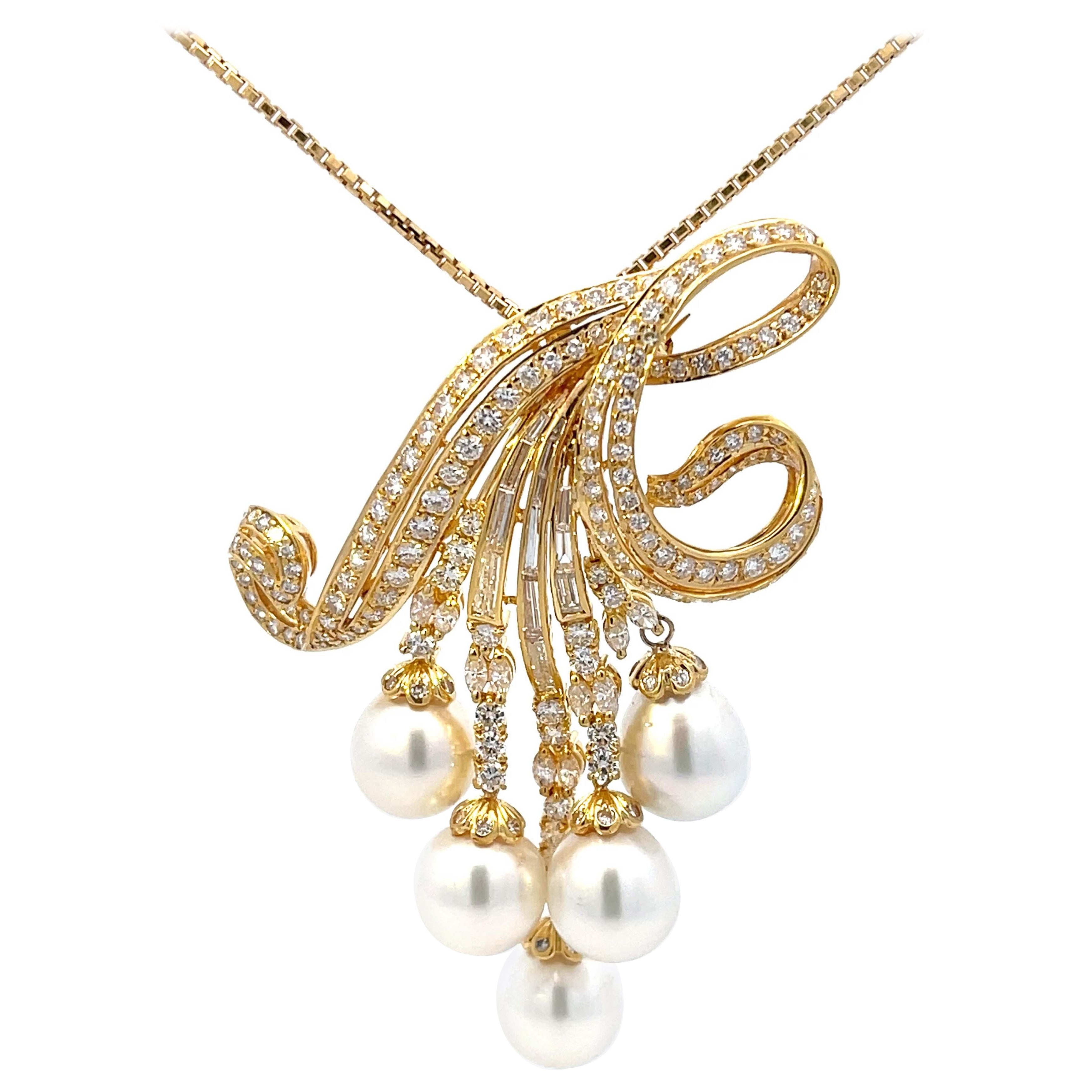 Large Diamond and Pearl Necklace in 18k Yellow Gold For Sale