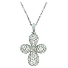 Collier à pendentif diamant en forme de croix