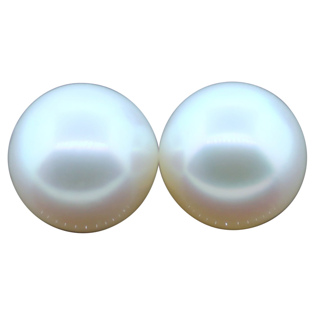 Hakimoto by Jewel Of Ocean Pair of 17 mmWhite Round Australian South Sea Pearl