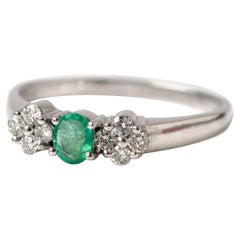 Bague vintage en or blanc 18 carats avec émeraude et diamants