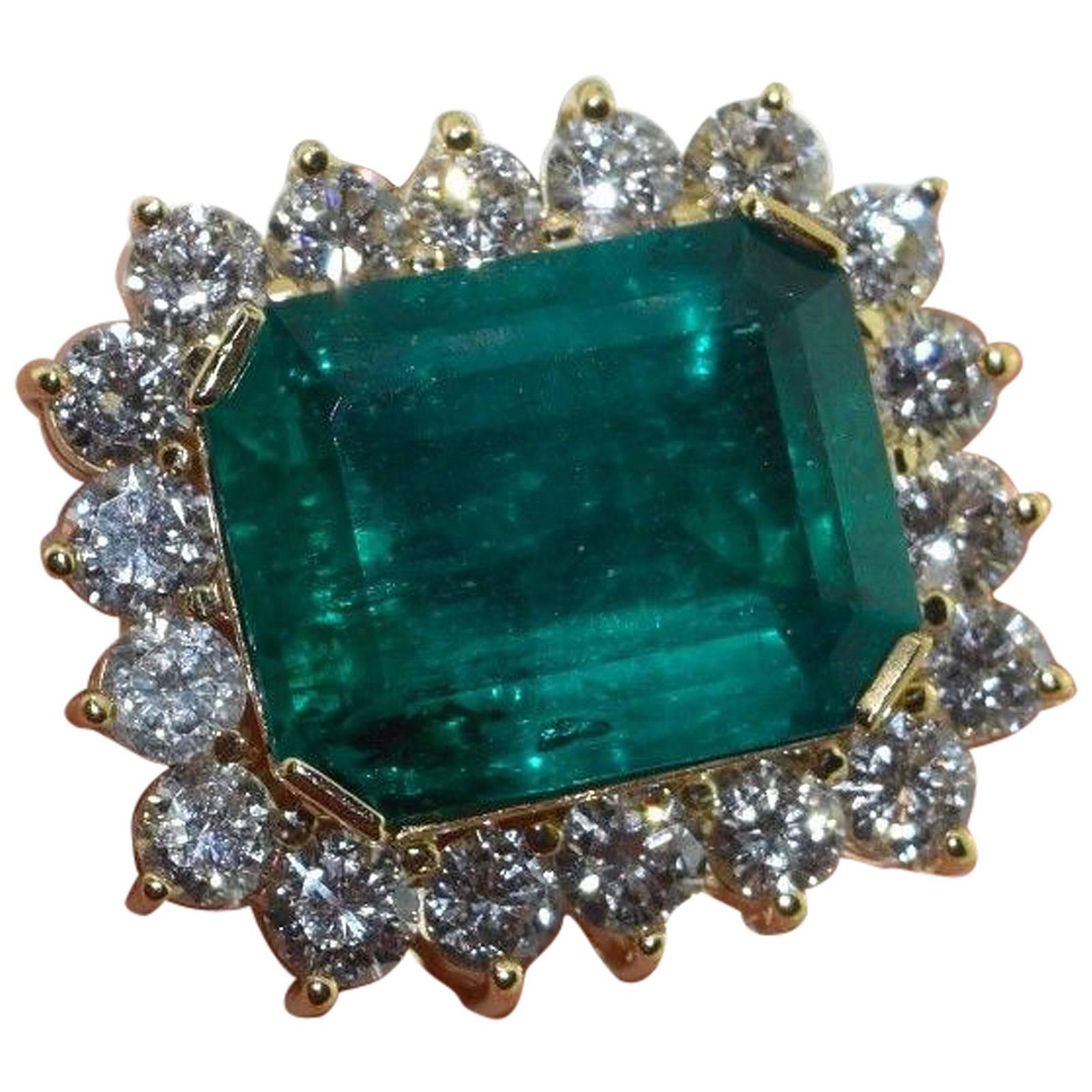 8.5 Carat GIA Cert Colombian Emerald Natural Beryl Diamond Gold Ring For Sale