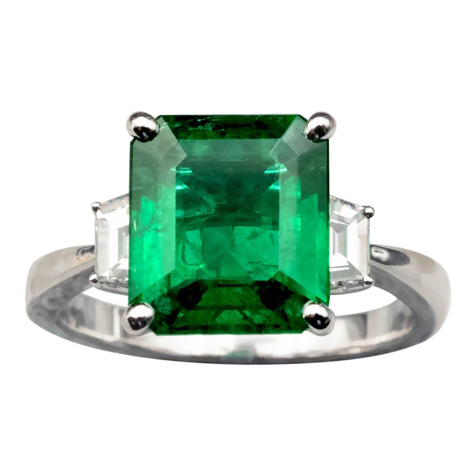 Vivid Green Minor Oil 2.98 Carat Emerald Ring For Sale