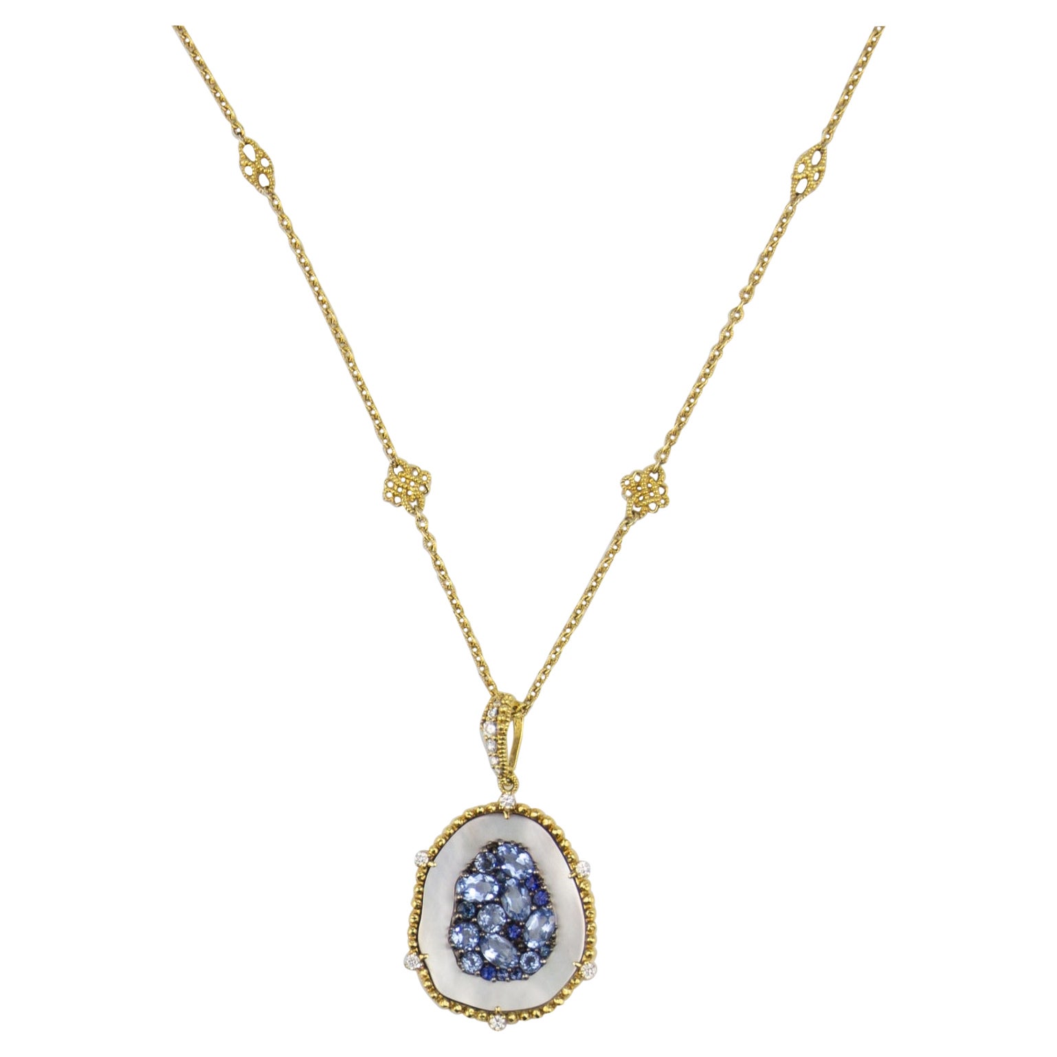 Judith Ripka, collier pendentif MOP en or jaune 18 carats, quartz et saphir