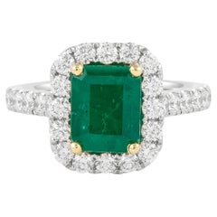 GIA Esmeralda de 2,98 quilates y anillo halo de diamantes Oro de 18 quilates