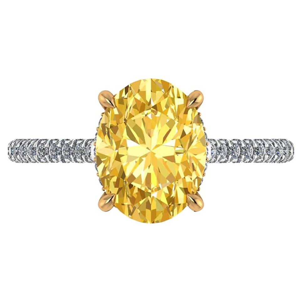GIA Diamant ovale de 3,09 carats de couleur jaune foncé  en vente