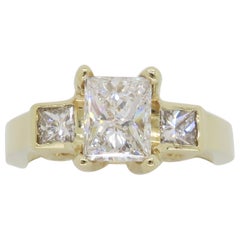 Anello di fidanzamento con tre pietre di diamante