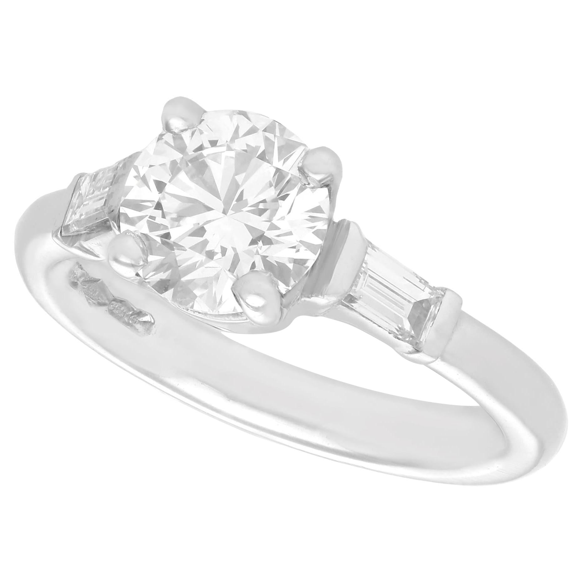 Art Deco Style 1.05 Carat Diamond and Platinum Solitaire Engagement Ring For Sale